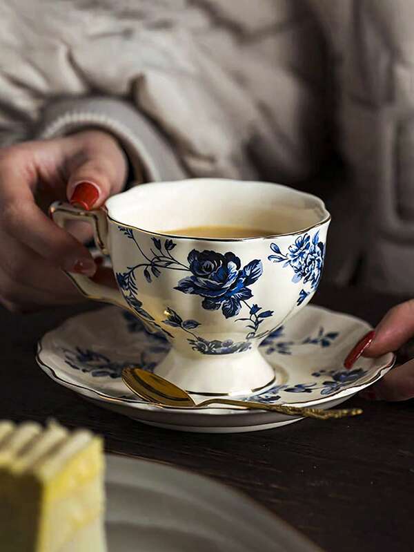 1 Set Stile Europeo Vintage Elegante Tazza da Caffè e Piattino INS, Tazza da Tè in Ceramica con Bordo Dorato Stile Inglese, Tazza da Caffè Stile Francese, Tazza da Tè/Caffè per il Pomeriggio a Casa, Tazza da Latte per Colazione, Tazza per Bevande, Regalo per le Feste