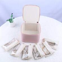 Caja de almacenamiento de joyas multifunción portátil de Navidad con bolsa, caja de joyas de cuero PU para anillos, collares, caja de joyas resistente a la oxidación como regalo de cumpleaños, caja de joyas de gran capacidad para aretes, anillos, pulseras, collares, accesorios para el cabello, adecuada como regalo de vacaciones o cumpleaños para novias, amigas y niñas
