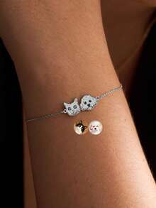 个性化宠物肖像手链、宠物纪念手链、定制宠物照片首饰、宠物走失纪念手链、猫狗手链，以及送给她的礼物，所有款式均可定制，简约日常风格。产品包含礼盒，适合作为情人节礼物、生日礼物、母亲节礼物和日常礼物。女士首饰。 - 寵物頭像手鍊 - 查看 2