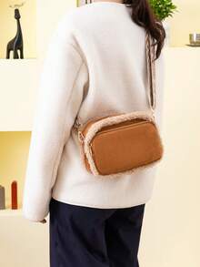 女士毛绒斜挎包，波西米亚风撞色胸包，配肩带，新款秋冬麂皮绒面料时尚大容量手提包/手拿包，多口袋设计，适合日常出行、购物、旅行，可装手机、零钱、化妆品等。