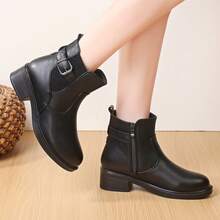 1 paire de bottes courtes pour femmes de style occidental à boucle de couleur unie avec fermeture éclair latérale, chaudes pour les vacances et l'hiver - Noir - Voir 2