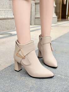 Women's New Fashionable Niche Pointed Toe Sexy Stiletto Short Boots, Autumn/Winter High Heel Boots, High-End Elegant Comfortable Versatile Formal Boots, Boots, Metal Decor Thick Bottom Classic Boots, Elegant Outdoor Boots, Autumn/Winter Thick Bottom Motorcycle Boots, Fashionable Short Boots, Chunky Heel, Perfect To Pair With Black Dresses, Timesize Ideal To Pair With Sweaters And Sweatpants. British Style Pointed Toe High Heel Side Zipper Ankle Boots.