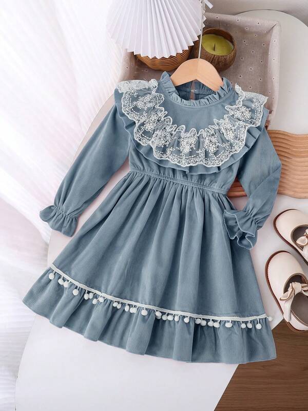 Vestido de renda doce para meninas, estilo princesa, tecido de veludo cotelê com pó de raiz de lótus, gola de renda + decoração com pompom na bainha, saia com cintura marcada, adequado para festa de aniversário, chá da tarde, apresentação de jardim de infância, outono/inverno