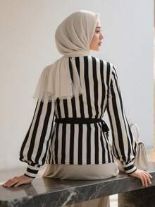 Modisches, elegantes Langarm-Hemd mit Taillengürtel für Frauen - Schwarz und Weiss - Übersicht 2