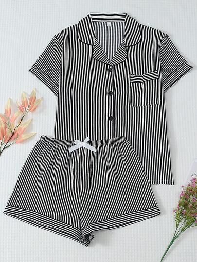 2 件女士可爱甜美蓝白条纹印花睡衣套装，翻领纽扣短袖上衣和蝴蝶结短裤，夏季睡衣和家居服