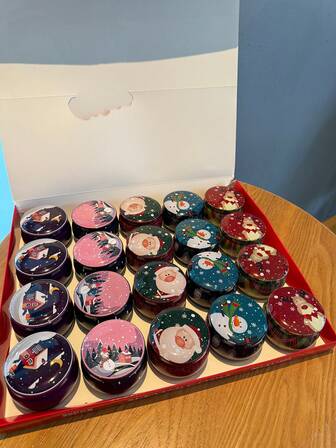 סט נרות פח אקראי של 1-20 יחידות/קופסה לחג המולד - עץ חג המולד, פתית שלג, איש ג'ינג'ר, אייל, סנטה קלאוס, זר, נרות בעיצוב תפוח עם פתילה לבנה מודרנית. מתאים לחג המולד, חתונות, ספא, כנסיות ובתים. הבחירה האידיאלית לחג ההודיה וחג המולד, המתנה המושלמת לחברים הכי טובים ולנשים. עיצוב הבית קישוטי חג המולד עיצוב חדר, מתנות לחג המולד