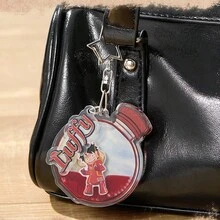 Miniso Hộp đựng chìa khóa tàu cướp biển One Piece nổi dầu. Làm bằng Acrylic, thiết kế nhân vật sống động như thật, siêu bắt mắt khi trang trí ba lô. Giao hàng ngẫu nhiên 1 chiếc. - Nhiều màu - Xem 2
