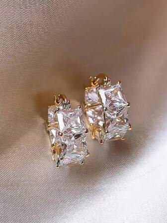 زوج من أقراط الحلقة المربعة الأنيقة للنساء، مرصعة بالزركونيا المكعبة، إكسسوار لامع وأنيق