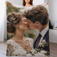 Customized Blankets & Flannel Personalized Photo And Text/Name Blankets,   Personalized Soft And Comfortable Blankets, Customized Special Photo And Text/Name As Birthday Gifts, Family, Wedding, Souvenir Customized Blankets, Blankets Suitable For All Seasons, Washable, Machine Washable, Lightweight, Breathable, Comfortable, Warm, Comfortable Customization, Unique, 280gsm For Him, Her Personalized Ideal Gifts For Her, Him, Family, Boyfriend, Girlfriend, Father, Family, Mother, Lover,  Daughter,   Son,  Grandfather,    Grandmother, Friend, Classmate, Pet.  Perfect Nap, Camping, Travel, Home, Daily Life, Office Decoration, Birthday, Anniversary, Valentine's Day, Thanksgiving, Christmas, Halloween, Mother's Day, Father's Day, Wedding, New Year Gifts,Sofa,Bed,Car,Bedroom,Living Room,Office,  Outdoor Camping, Beach,Wall Decoration - 彩色 - 查看 7