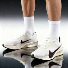 Nike 男士 ZOOMX VAPORFLY NEXT% 4 JI 缓震跑鞋，舒适休闲运动鞋，简约运动鞋 HV6107-100 - 帆白/中灰/金屬穀物色/幻影灰白/淺骨色/銀 - 查看 2