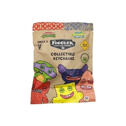 Spin Master 1 pieza Auténtico Llavero de peluche Fuggler Monster Caja ciega, Muñeco de peluche coleccionable aleatorio con brillo y características de animales, Peluche feo y gracioso Llavero de coche Encanto de mochila, Juguete sorpresa de desensamblaje misterioso para niños y niñas coleccionistas, Regalo de cumpleaños único y novedoso, Colores vibrantes.