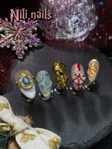 10片圣诞手工按压式美甲，中号杏仁形美甲，金色、白色法式美甲，3D手绘镀铬雪花、不对称线条和手绘圣诞树，3D水钻装饰，全覆盖假指甲套装，适合圣诞节和新年使用，附赠凝胶贴纸和指甲锉。 - 彩色 - 查看 3