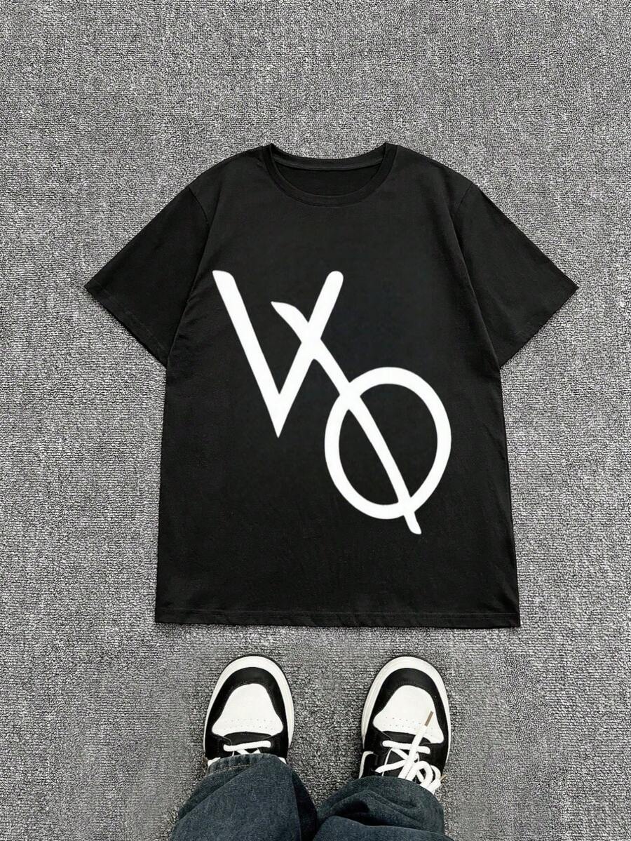 Camiseta para Hombre de 100% Algodón 180g con Diseño Abstracto de Letras Blancas, Estilo Minimalista y Moderno, Ideal para Uso Cotidiano, Ocasiones Informales, Elegante y Sencilla, Negro,camisas de hombre,playeras de hombre,blusas mexicanas de septiembre,ropa de hombre,playeras,halloween,ropa deportiva hombre,playera de hombre,camisas de hombre,halloween,disfraz halloween hombre,playeras,ropa de hombre,camisas,halloween hombre,kpop demon hunter,regalos para tu novio,old money hombre,sudaderas,blusas mexicanas de septiembre.