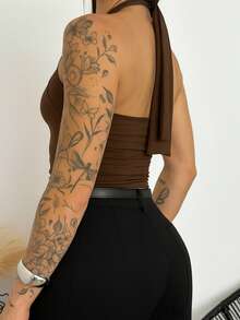 Halter Cropped Top With Slightly Gathered Sides And Double Front Tie - Elegance And Comfort - 鏽棕色 - 查看 2