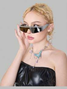 DareSee 1 pieza Gafas de sol de moda de metal pesado con cristales de mujer, estilo vaquera plateada - Perfectas para fiestas, disfraces y regalos, gafas de sol para la calle, accesorios de playa para mujer, gafas de sol básicas y adecuadas para suéter, vaqueros, pantalones de chándal, sudadera, chaqueta, vestido y camisa de manga larga, festivales de música, Y2KFest, vuelta al cole, otoño, Navidad, invierno, regalos de Navidad