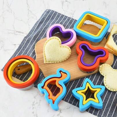 Three-Dimensional Sandwich Mold Edge Banding Making Cartoon Bread Pressing Mold Stainless Steel Biscuit Mold Christmas Cutting Mold 1 Pcs