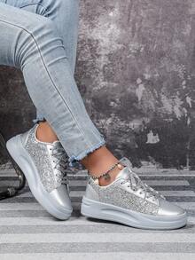 Baskets décontractées minimalistes à la mode et confortables en argent, chaussures de marche élégantes et brillantes pour femmes, chaussures cadeaux de vacances pour femmes