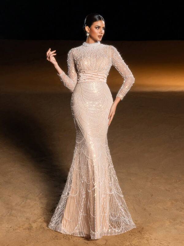 Faeriesty Robe de soirée de luxe haute glamour à manches longues et transparentes, ornée de perles avec un travail de perles ondulé, un ruban à la taille cintrée et une jupe sirène - Élégance de luxe pour les galas, mariages, bals de promo et dîners de gala