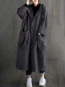 女士宽松轻薄长款风衣，民族风，带大口袋，纽扣前襟，连帽设计，休闲百搭，适合秋冬季穿着。