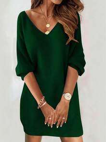 Đầm nữ màu trơn cổ chữ V tay lửng dáng suông, kiểu dáng thanh lịch, thích hợp cho các bữa tiệc mùa hè. - Màu xanh lá cây đậm - Xem 4