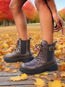 Botas Ankle de Estilo Britânico para Mulheres, Botas de Sola Grossa Retrô, Novos Lançamentos de Outono/Inverno