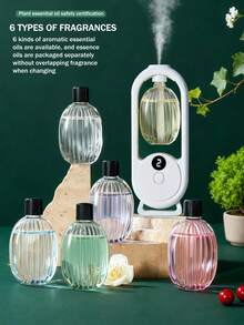 Un diffuseur d'arômes intelligent blanc, diffuseur d'huiles essentielles pour la maison au design minimaliste et moderne, avec 5 modes de fonctionnement et un éclairage ambiant romantique et coloré. Rechargeable par USB. Disponible avec un choix de sets d'huiles essentielles parfumées de 1 ou 3 bouteilles. Convient pour les chambres à coucher, les salons, les bureaux, les pièces pour animaux de compagnie et la désodorisation de la salle de bain. Également idéal comme décoration de fête, décoration d'intérieur ou cadeau de Noël.