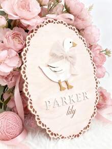 1 pieza Tablero de anuncio de nacimiento personalizado con nombre y logotipo de ganso con lazo, tablero de anuncio de nacimiento personalizado, multifuncional, decorativo, con letras, de moda, colorido, kawaii, lindo, casual, único, personalizado, para familiares y amigos, recuerdos de padres primerizos de moda, regalos para nuevas madres, regalos familiares, regalos conmemorativos, regalos de Navidad.