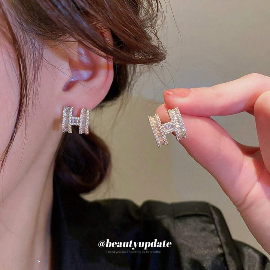 زوج من أقراط الأذن المرصعة بالزركونيا بلون الذهب على شكل الحرف H، مجوهرات ذات تصميم أنيق وعتيق، مناسبة للمناسبات والحفلات والهدايا والاستخدام اليومي