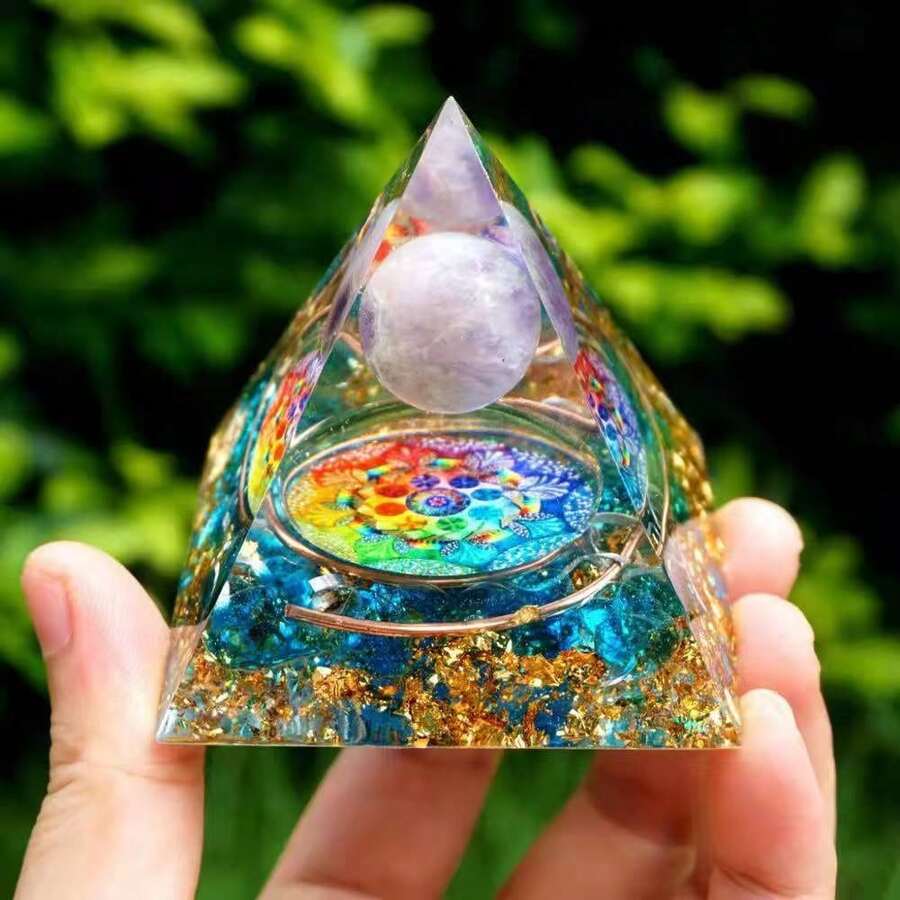 CUPIDCRYSTAL 1pc Orgon Pyramid Energy Generator, Natural Amethyst Crystal Sphere With Blue Quartz Orgone Pyramid, Protection Pyramid With Quartz Energy Points For Decor Healing Meditation