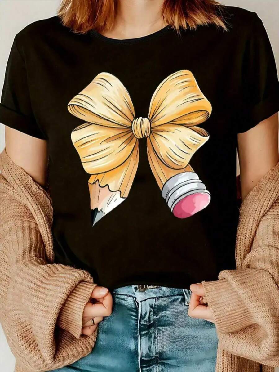 Women con Estampado Colorido y Corazón en Forma Lazo - Cuello Redondo, Ajuste Holguroso Top Gráfico Atuendo Cute Maestra Diario Confortable Lavadora Todo Temporada Edición Especial Regalo Camisa Deportiva Blusa Longas Versatil Pieza Capa, Básico Armario Sasonal Tejida Suave Material Transpirable Modela Impresa Femenina Mujer camiseta casual con estampado divertido, ajuste regular, cuello redondo, manga corta, primavera-verano, ideal para uso diario, categoría de moda. - Lazo de fondo negro - Ver 1