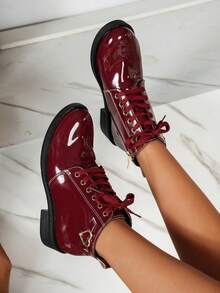 女士秋冬新款亮面系带侧拉链爱心装饰奢华时尚百搭T台派对机车踝靴，休闲户外欧美复古风踝靴，网红推荐别致法式简约设计度假粗跟踝靴 - 酒紅色 - 查看 3