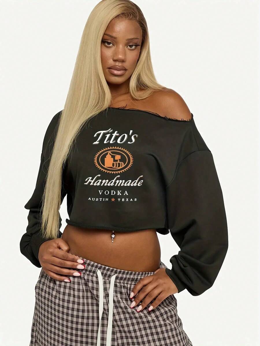 New Years Outfit Women - Tito's Handmade Vodka Off-Shoulder Crop Top Sweatshirt With Distressed Neckline - Perfect For Parties, Loungewear - màu đen - Xem 1