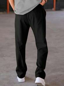 男士复古风长裤，经典口袋设计，饰以牙签状细节。这款轻盈的纯色休闲裤舒适百搭，轻松打造时尚造型。 - 黑色 - 查看 4