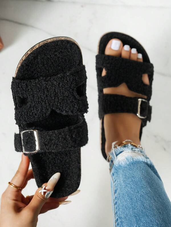 صنادل نسائية عصرية ومريحة - ناعمة، خفيفة الوزن، مزودة بمشبكين، تصميم مسطح وقابل للارتداد، تصميم تنفسي، مناسبة للارتداء في الشاطئ والاستخدام اليومي في الصيف