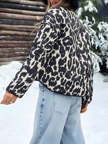 Abrigo corto acolchado de cuello redondo holgado con estampado de leopardo en blanco y negro vintage para mujer, otoño/invierno
