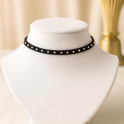 Colar Chocker Em Camurça Com Tachinhas Dourado E Prata