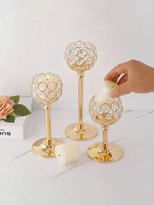 Juego de 3 portavelas de cristal y metal dorados, candelabros de cristal para velas de té, altos candelabros de cristal para votivas, Portavelas de cristal de estilo nórdico, pieza de decoración moderna y de lujo.Elegante soporte de vela de cristal con bola de metal y cubierta de vidrio a prueba de viento, Adecuado para la decoración del hogar, portavelas para bodas, cenas a la luz de las velas, decoraciones para bodas, muebles para el hogar y regalos. Crea ambiente en salones y mesas de comedor, y también puede servir como portavelas para ambientadores. Ideal para diversas celebraciones festivas, Navidad y San Valentín (velas no incluidas). - Dorado - Ver 5