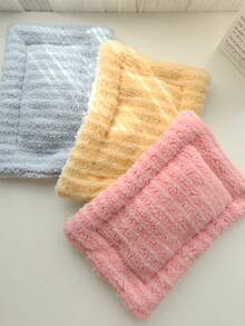 Plush Pet Bed Mat 8.2"*12", Soft, Thick, Warm, And Breathable Pad For Guinea Pigs, Hamsters, Hedgehogs, Squirrels, And Rabbits, Comfortable Nest Blanket For Small Animals,Machine-Washable Cage Mat, Perfect For Travel And Portable Use.