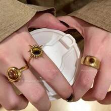 1 Piece Vintage - Inspired Women's Ring, Exuding Light Luxury & High - End Vibe. 18K Gold Crafted Sunflower - Shaped Setting With Oval Tiger's Eye Stone. Unique Blend Of Tiger's Eye's Natural Charm & Sunflower's Vibrant Design, A Standout Accessory For Daily Wear & Special Occasions.