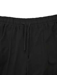 男士复古风长裤，经典口袋设计，饰以牙签状细节。这款轻盈的纯色休闲裤舒适百搭，轻松打造时尚造型。 - 黑色 - 查看 7