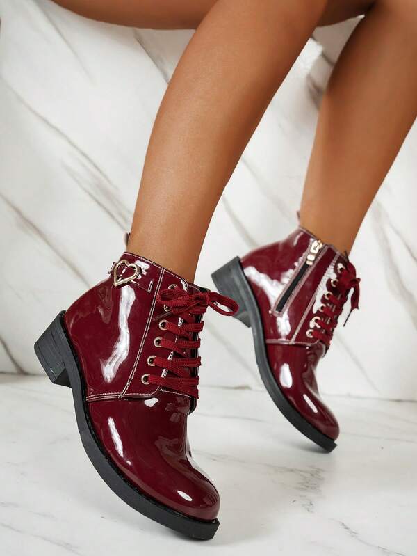 Damen Herbst/Winter Neue glänzende Schnürung Seitlicher Reißverschluss Herz Dekor Luxuriöse Mode vielseitige Laufsteg Party Biker Knöchel Stiefel, Lässig Outdoor Europäischer & Amerikanischer Retro Stil Kurze Stiefel, von Influencern empfohlen Schickes französisches einfaches Design Resort Plateau Absatz Knöchel Stiefel