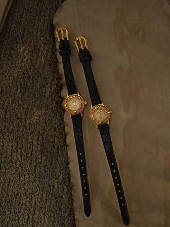 1 st. ny vintage fransk graverad guldfärgad armbandsklocka med liten urtavla för dam, elegant och trendig, delikat och kompakt, vattentät kvarts, mjukt och bekvämt armband, lämplig för vardagsbruk, formella evenemang och som accessoar för din handled.