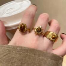 1 Piece Vintage - Inspired Women's Ring, Exuding Light Luxury & High - End Vibe. 18K Gold Crafted Sunflower - Shaped Setting With Oval Tiger's Eye Stone. Unique Blend Of Tiger's Eye's Natural Charm & Sunflower's Vibrant Design, A Standout Accessory For Daily Wear & Special Occasions.