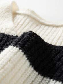 Jersey clásico de cuello redondo versátil y casual con rayas gruesas y contraste de color para hombre, otoño/invierno