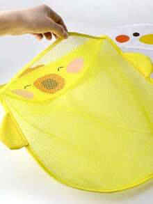 Bolsa de red de almacenamiento para baño de bebé con diseño de pato de dibujos animados de 42*43cm. Bolsa de malla de almacenamiento de juguetes de baño para niños con estilo de dibujos animados lindos, montada en la pared. Bolsa de malla impermeable y drenaje para almacenamiento de artículos de tocador en el baño con ventosas para una sujeción firme. (Limpie la pared antes de usar la ventosa y déjela vacía durante 24 horas antes de colocar los artículos.)