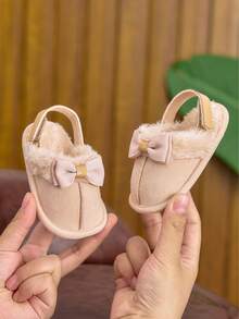 0-1 岁婴幼儿女童鞋，室内家居魔术贴蝴蝶结休闲软底可爱毛绒婴儿女童拖鞋，秋冬