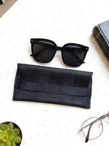 Classic Black Minimalist Portable Eyeglass Case - Simple Yet Sophisticated, Lightweight And Easy To Carry, Provides Secure Storage And Thoughtful Protection For Your Glasses, A Great Daily Companion For Storing Your Eyewear On The Go.