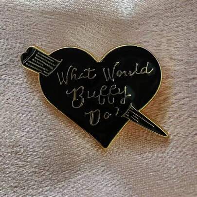 1pc Retro Metal Heart-Shaped Brooch, Engraved With "What Would Buffy Do?" Classic Black Personalized Letter Pin, Accessory For Clothes, Hats, Bags, Daily Wear Backpack For School Office Accessories Shirts Jacket Jewelry Christmas Halloween Clothes Pin Funny Cute Teacher Gifts Costume Accessories Bag Charms