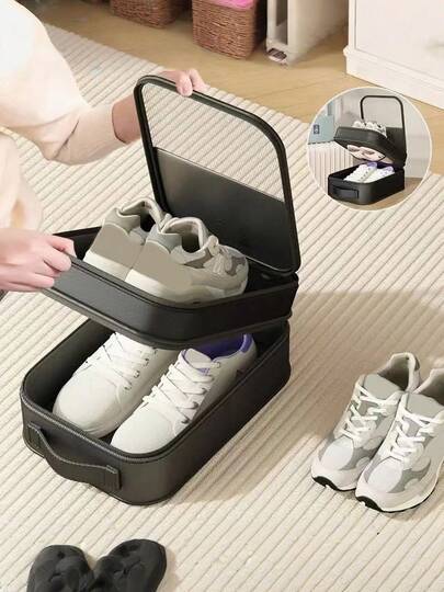 1个透明防尘防霉鞋袋，轻便便携，可悬挂收纳，适用于旅行行李。透明鞋袋带有防潮层，用途广泛，可收纳运动鞋、靴子和平底鞋。节省空间，防风雨，方便取用，可放置于行李箱或旅行包隔层中。在随身行李或托运行李中，可将鞋子分开存放，保持干爽。是度假旅行、商务出差或周末短途旅行的理想之选。实用时尚的鞋履保护和收纳方案，助您轻松管理旅途中的鞋柜。