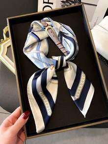 1pc Women's Luxurious Silk Bandana Scarf With Chain Pattern Design, 70x70cm, Elegant Headband, Hair Scarf, Versatile Neck Wrap, Ideal For Daily Wear In Spring, Dressing Up Casual Or Chic Outfits, Stylish Fashion Accessory For Women - 藍色和白色 - 查看 3